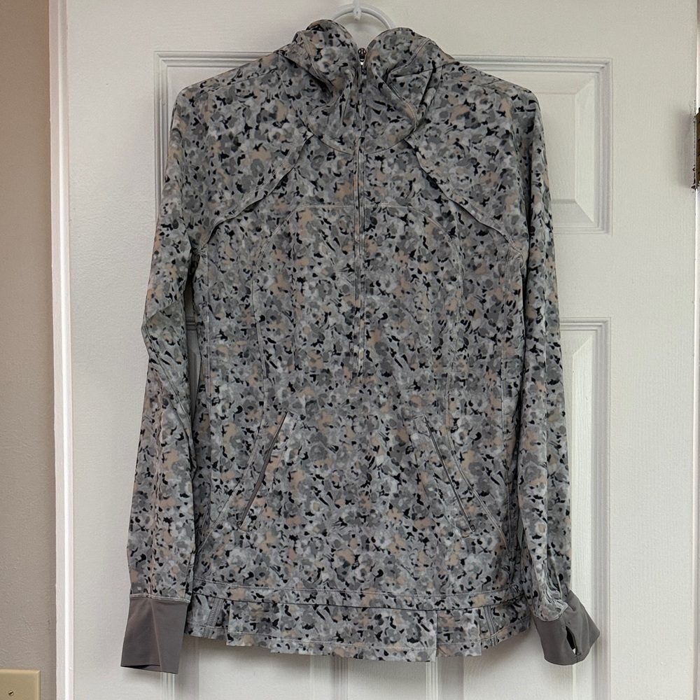 Women’s Lululemon Lightened Up Pullover jacket Floral Print Gray Running size 8 - Picture 1 of 8